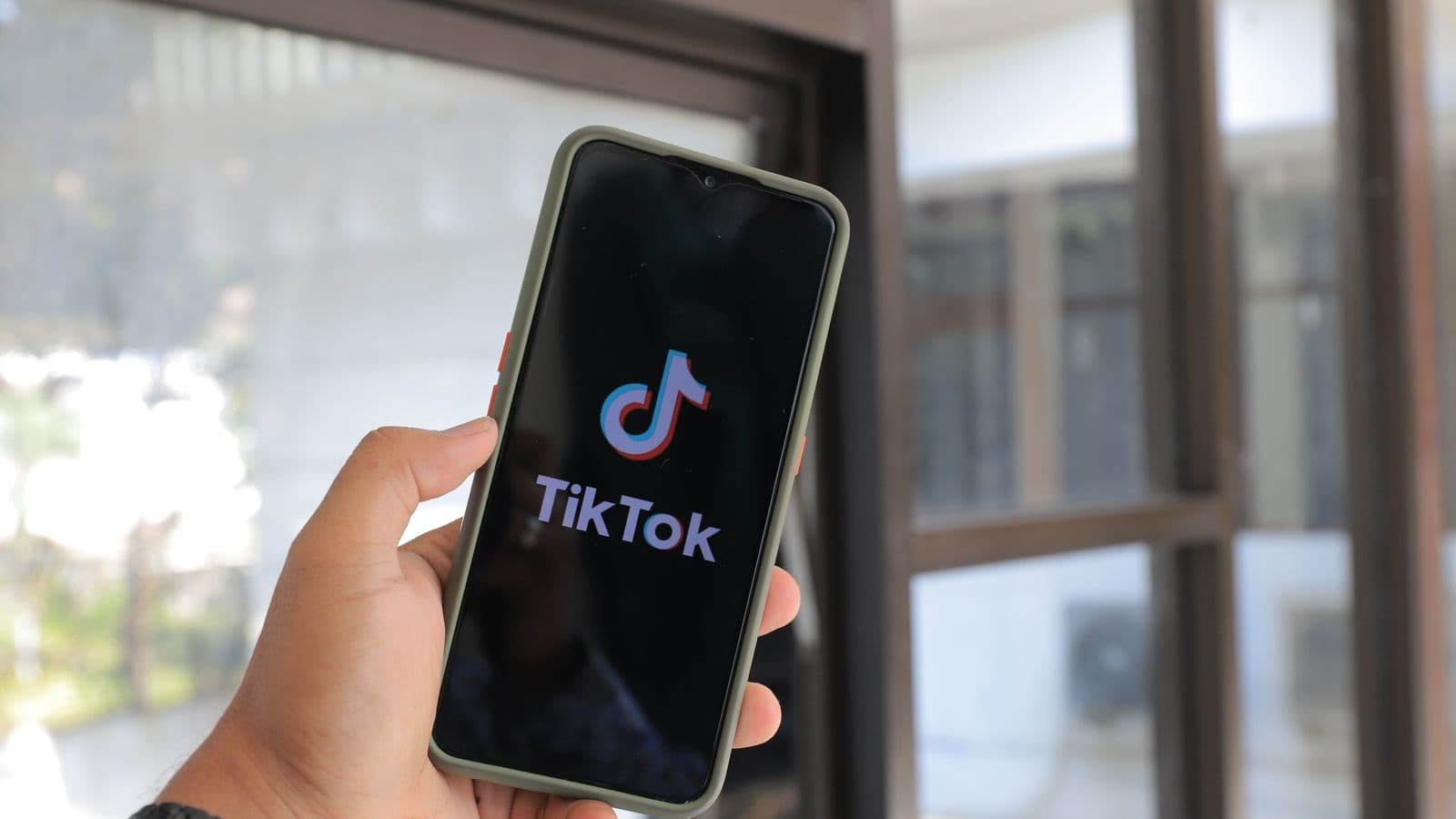 Cómo crear vídeos con IA para TikTok en 2026 (guía paso a paso)