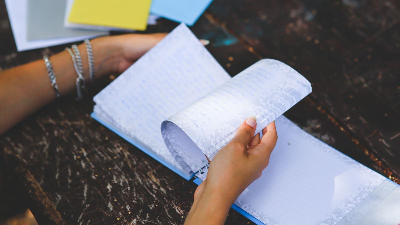 Cómo escribir un libro o ebook con IA en 2026 (de la idea a Amazon)