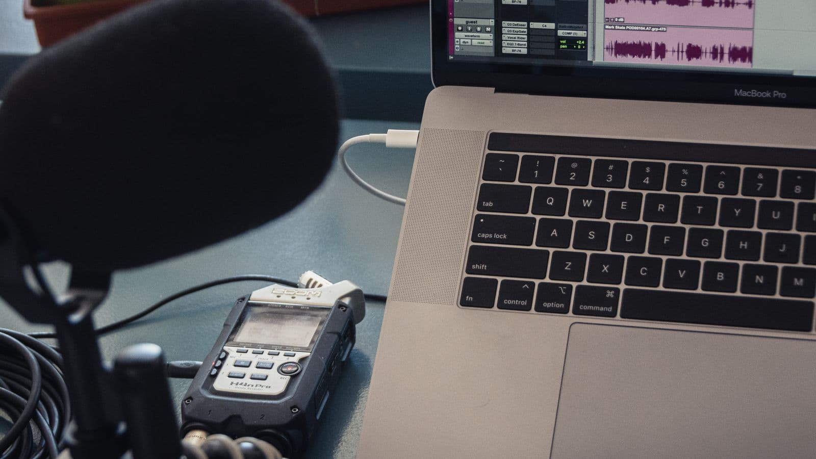 Cómo hacer un pódcast con IA en 2026 (de la idea a publicar)