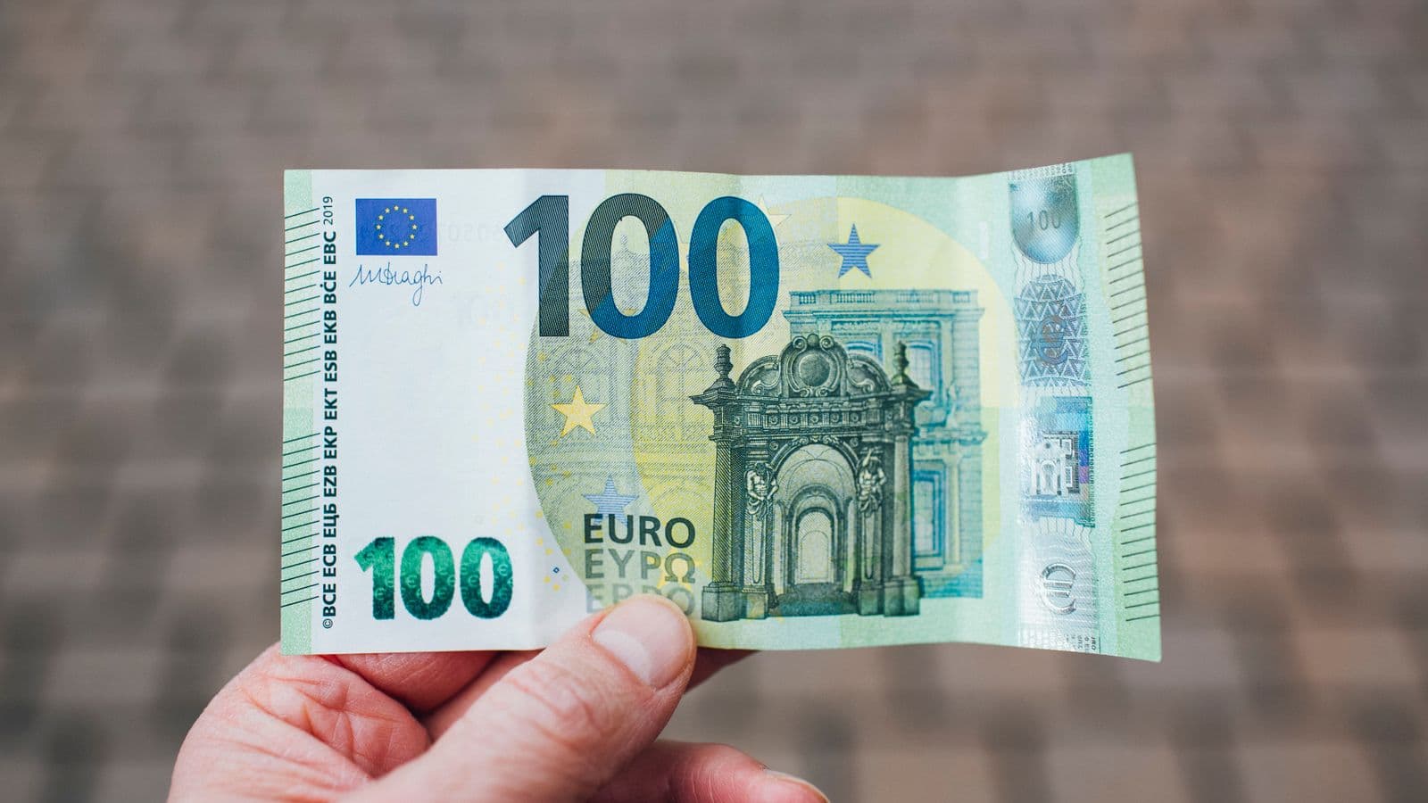 Cómo ganar dinero con la IA en 2026: 7 formas reales (y 3 que son puro humo)